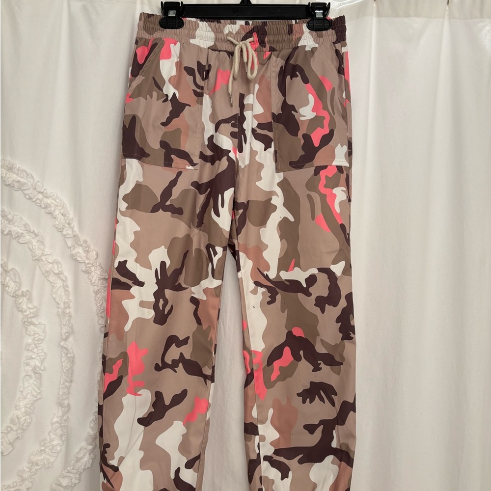 PINK CAMO PANTS